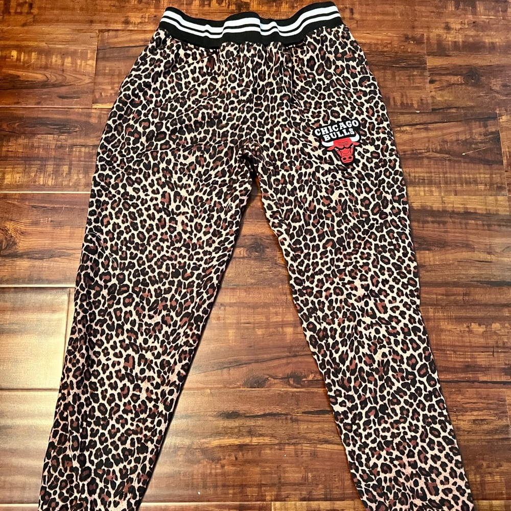 Chicago Bulls women’s joggers